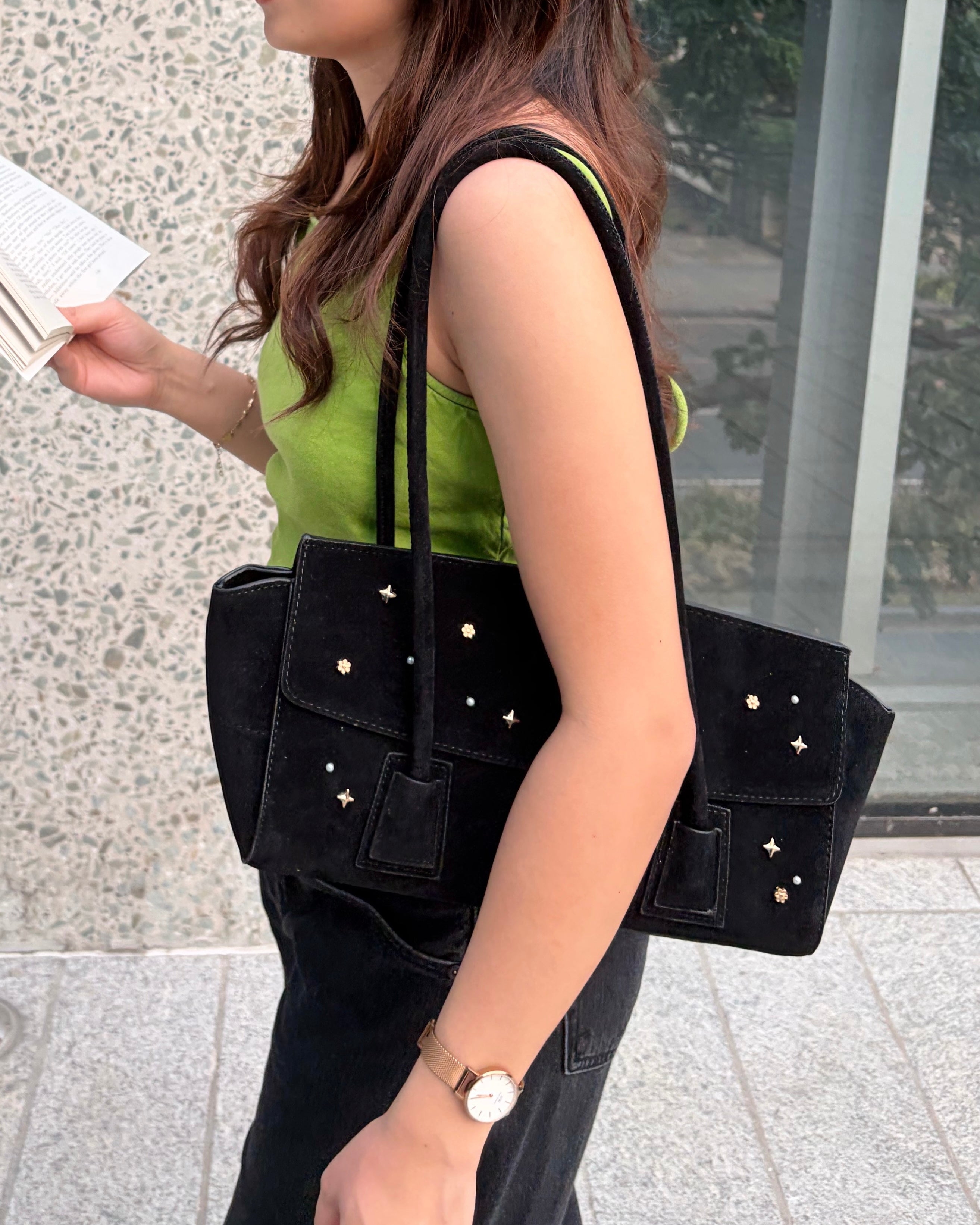 VEGA Clasico 03 Studded Shoulder Bag (Black)